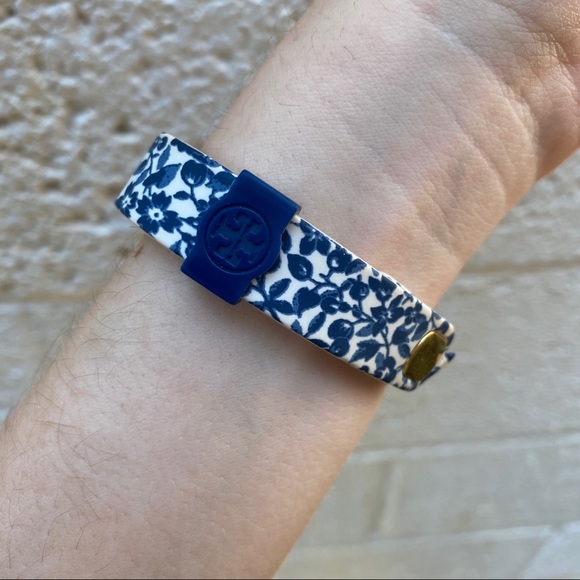 Tory Burch Fitbit Band Silicone Blue Floral S/P - Picture 14 of 16